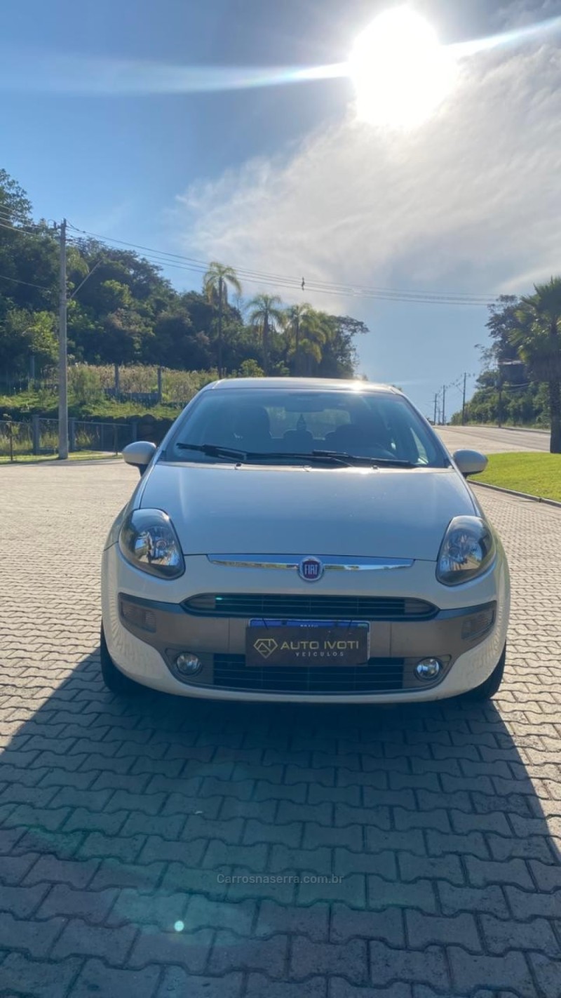 PUNTO 1.6 ESSENCE SP DUALOGIC 16V FLEX 4P AUTOMATIZADO - 2016 - IVOTI