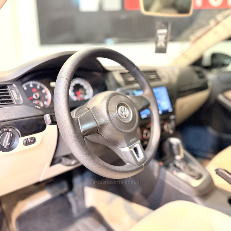 JETTA 2.0 COMFORTLINE FLEX 4P TIPTRONIC - 2013 - NOVO HAMBURGO