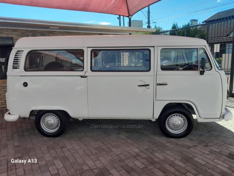 KOMBI 1.4 MI STD LOTAÇÃO 8V FLEX 3P MANUAL - 2009 - CAXIAS DO SUL
