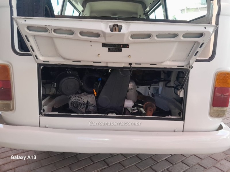 KOMBI 1.4 MI STD LOTAÇÃO 8V FLEX 3P MANUAL - 2009 - CAXIAS DO SUL