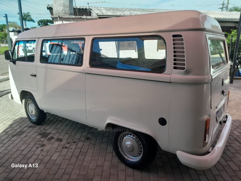 KOMBI 1.4 MI STD LOTAÇÃO 8V FLEX 3P MANUAL - 2009 - CAXIAS DO SUL