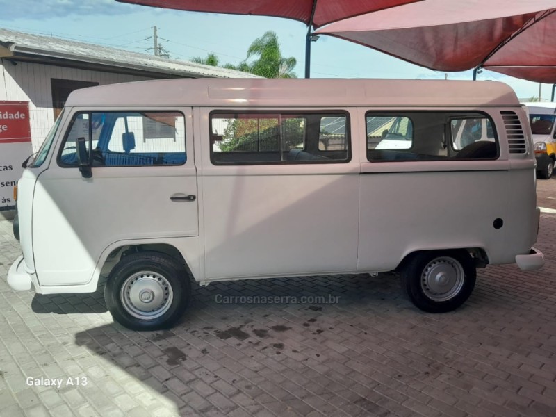 KOMBI 1.4 MI STD LOTAÇÃO 8V FLEX 3P MANUAL - 2009 - CAXIAS DO SUL