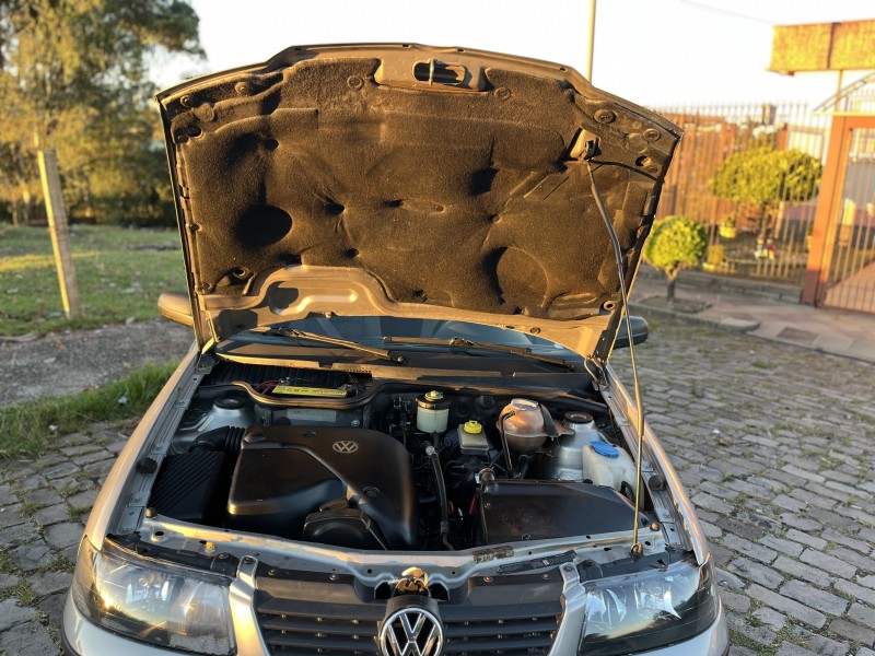 SAVEIRO 1.6 MI CS 8V GASOLINA 2P MANUAL G.III - 2001 - CAXIAS DO SUL