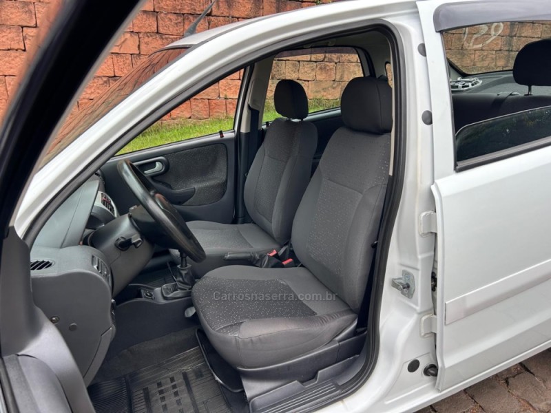 CORSA 1.4 MPFI PREMIUM SEDAN 8V FLEX 4P MANUAL - 2009 - VENâNCIO AIRES