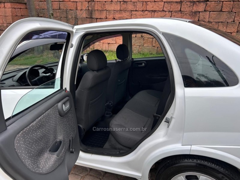 CORSA 1.4 MPFI PREMIUM SEDAN 8V FLEX 4P MANUAL - 2009 - VENâNCIO AIRES