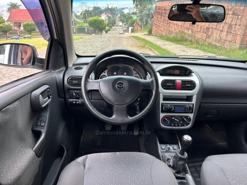 CORSA 1.4 MPFI PREMIUM SEDAN 8V FLEX 4P MANUAL - 2009 - VENâNCIO AIRES