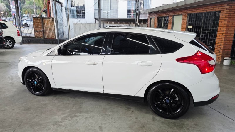 FOCUS 2.0 SE HATCH 16V FLEX 4P AUTO - 2015 - CAXIAS DO SUL