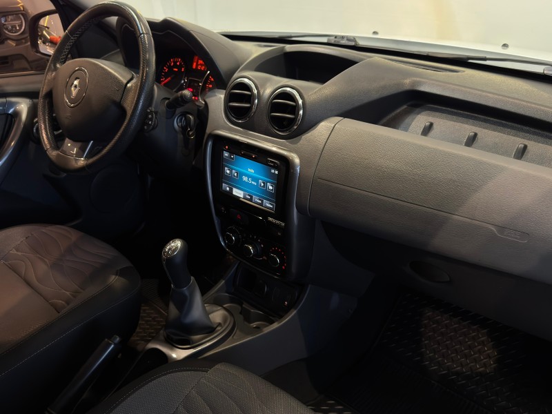 DUSTER 1.6 DYNAMIQUE 4X2 16V FLEX 4P MANUAL - 2015 - CAXIAS DO SUL