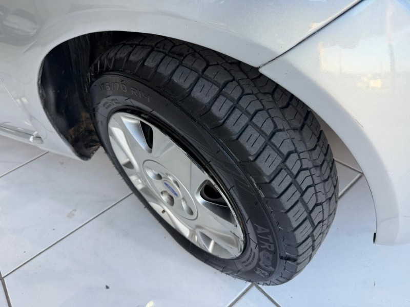 FIESTA 1.6 MPI 8V GASOLINA 4P MANUAL - 2004 - PORTãO