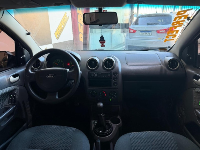 FIESTA 1.6 MPI 8V GASOLINA 4P MANUAL - 2004 - PORTãO