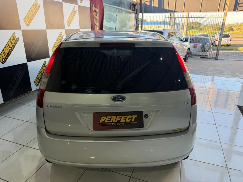 FIESTA 1.6 MPI 8V GASOLINA 4P MANUAL - 2004 - PORTãO