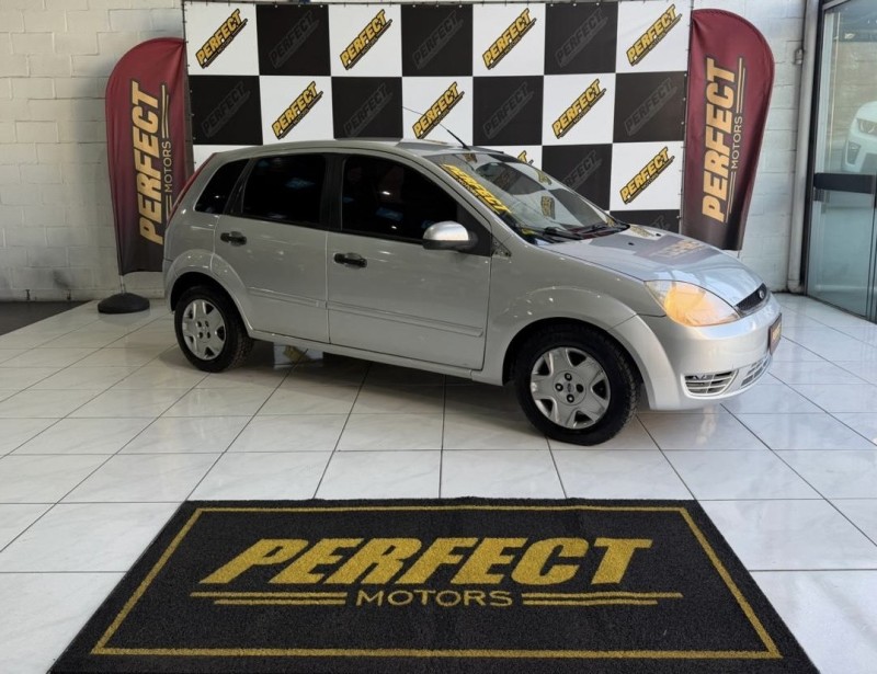 FIESTA 1.6 MPI 8V GASOLINA 4P MANUAL - 2004 - PORTãO
