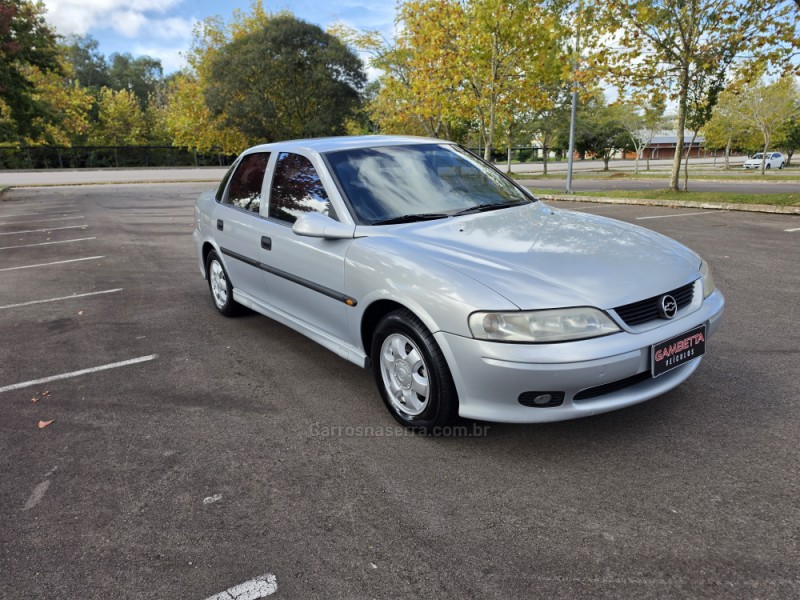VECTRA 2.2 MPFI GLS 8V GASOLINA 4P MANUAL