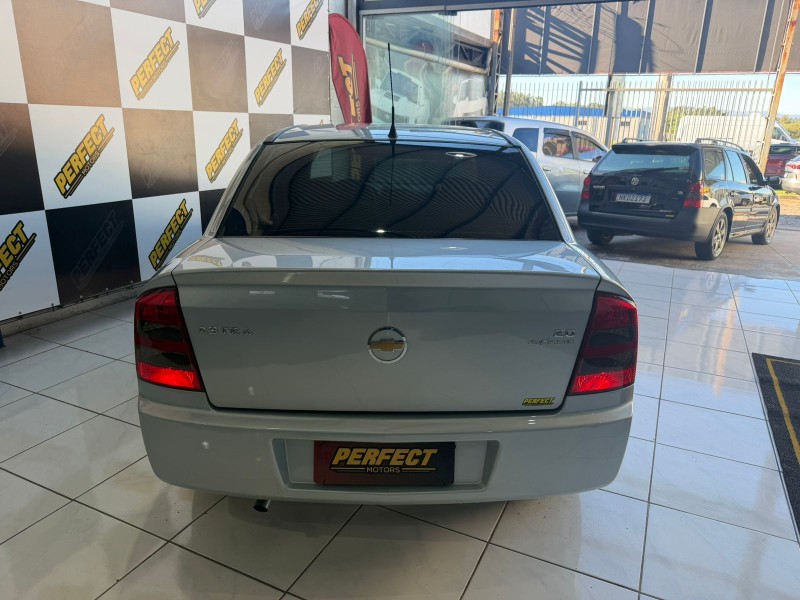 ASTRA 2.0 SFI ADVANTAGE SEDAN 16V GASOLINA 4P MANUAL - 2008 - PORTãO
