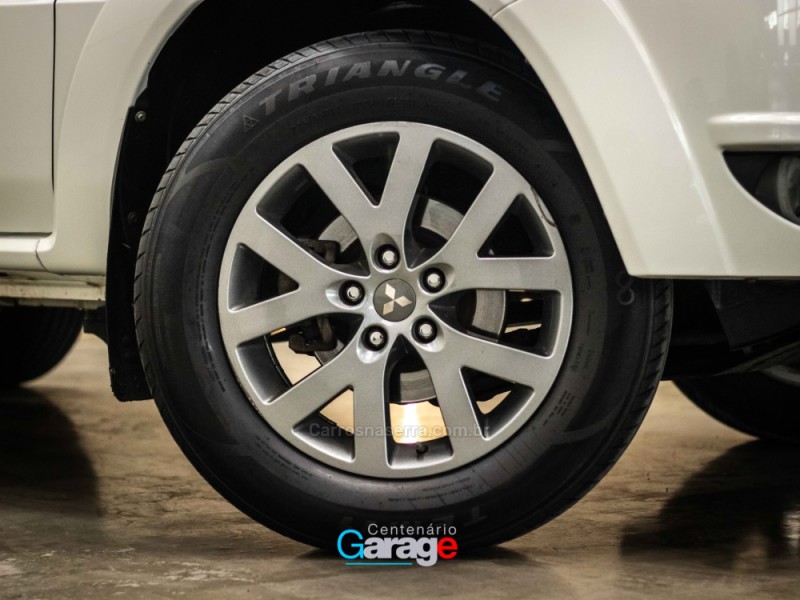 PAJERO TR4 2.0 4X2 16V 140CV FLEX 4P MANUAL - 2013 - CAXIAS DO SUL