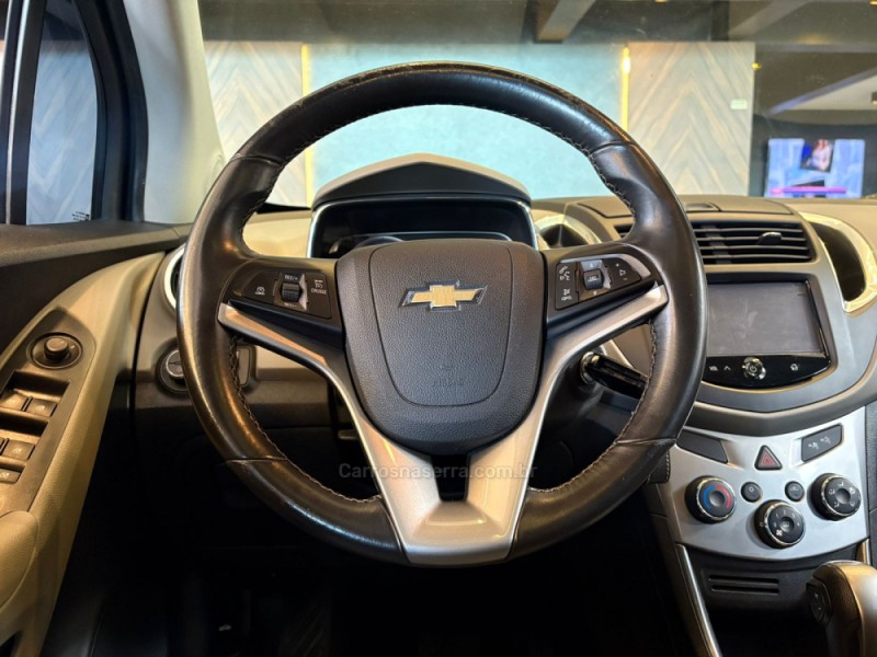 TRACKER 1.8 MPFI LTZ 4X2 16V FLEX 4P AUTOMÁTICO - 2015 - CAMPO BOM