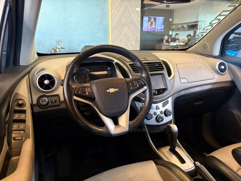 TRACKER 1.8 MPFI LTZ 4X2 16V FLEX 4P AUTOMÁTICO - 2015 - CAMPO BOM