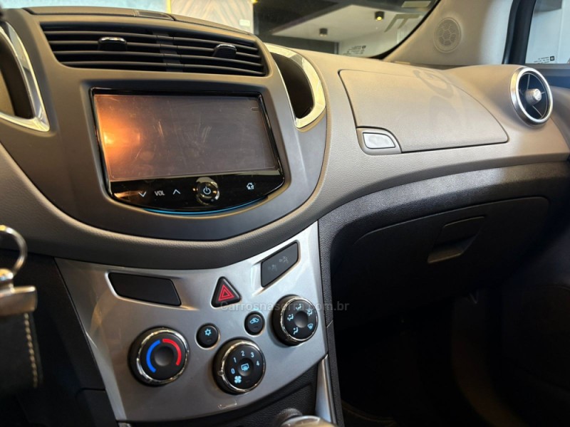 TRACKER 1.8 MPFI LTZ 4X2 16V FLEX 4P AUTOMÁTICO - 2015 - CAMPO BOM