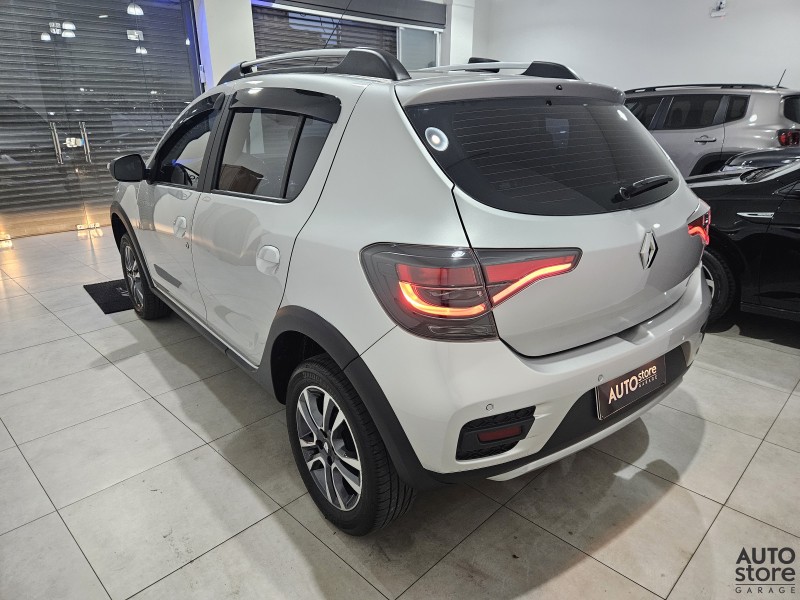SANDERO 1.6 STEPWAY ICONIC X-TRONIC 16V FLEX 4P AUTOMÁTICO - 2024 - CAXIAS DO SUL