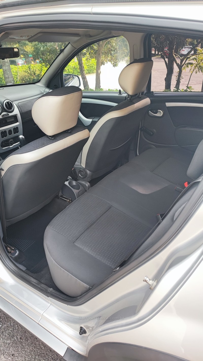 SANDERO 1.6 STEPWAY 16V FLEX 4P MANUAL - 2011 - FARROUPILHA