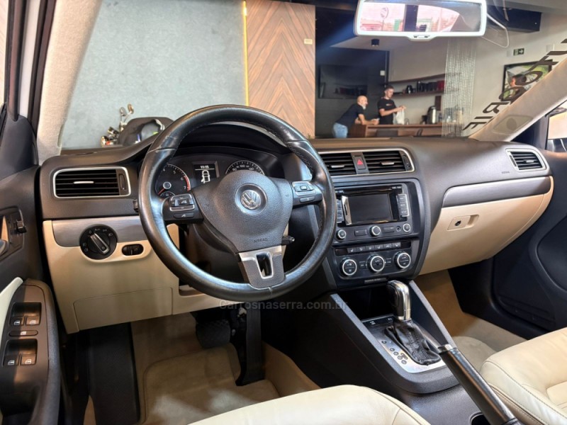 JETTA 2.0 TSI HIGHLINE 211CV GASOLINA 4P TIPTRONIC - 2014 - CAMPO BOM