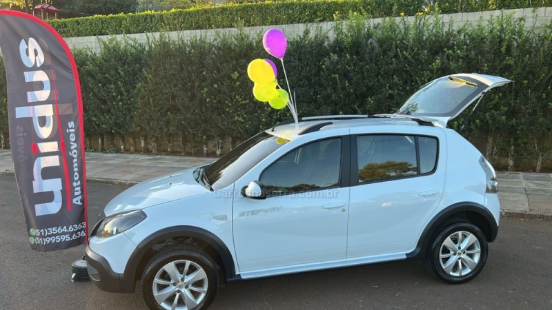SANDERO 1.6 STEPWAY 16V FLEX 4P MANUAL - 2014 - DOIS IRMãOS