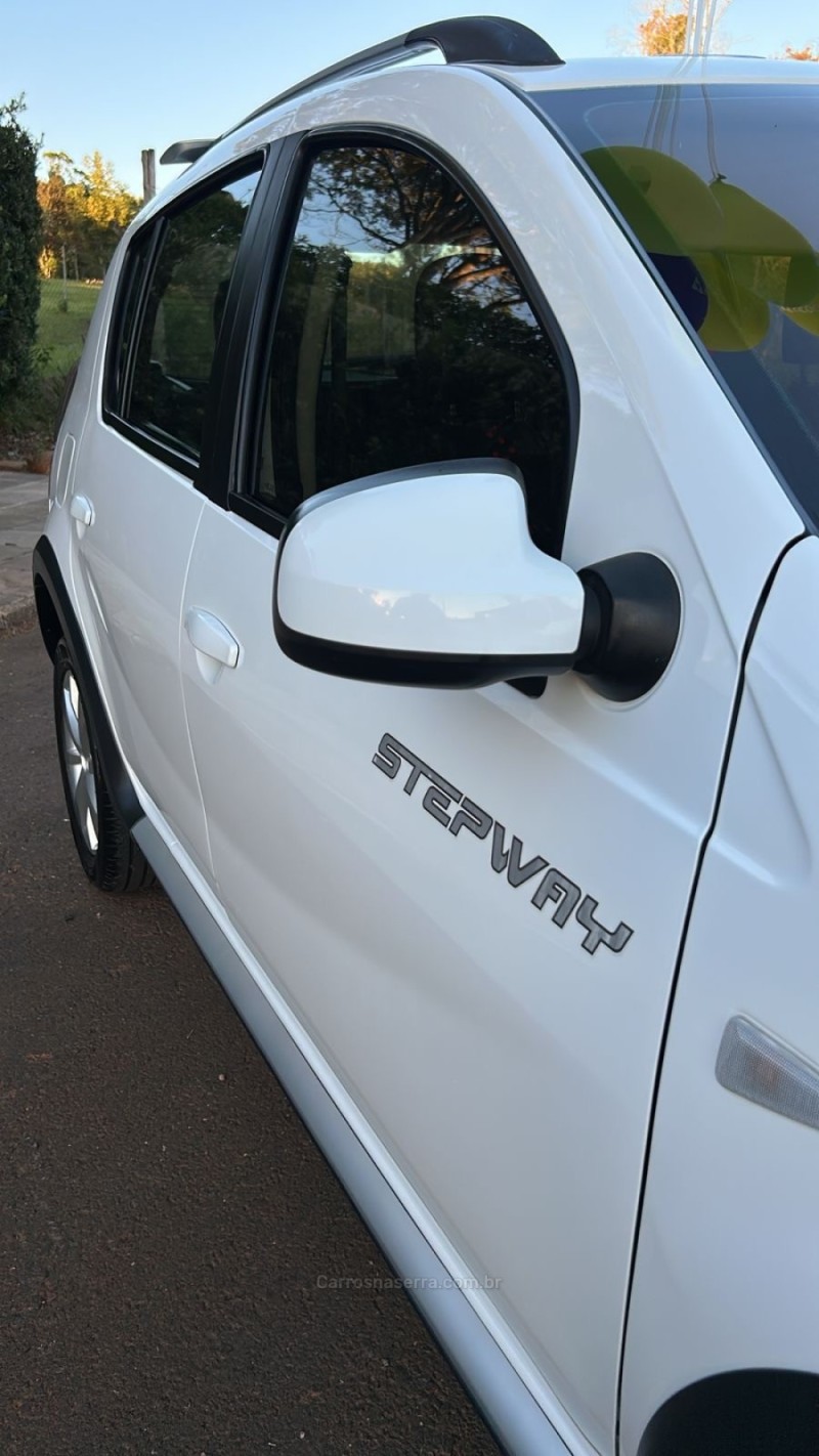 SANDERO 1.6 STEPWAY 16V FLEX 4P MANUAL - 2014 - DOIS IRMãOS