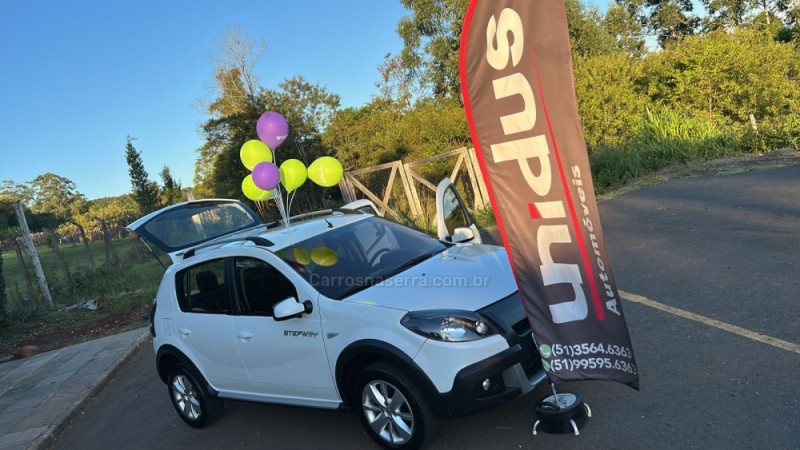 SANDERO 1.6 STEPWAY 16V FLEX 4P MANUAL - 2014 - DOIS IRMãOS