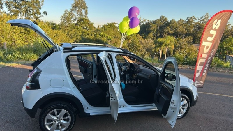 SANDERO 1.6 STEPWAY 16V FLEX 4P MANUAL - 2014 - DOIS IRMãOS