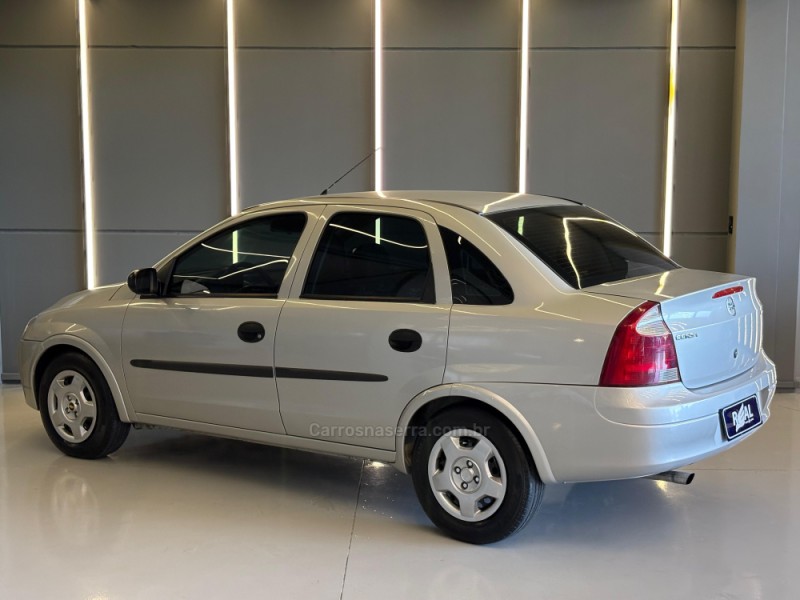 CORSA 1.0 MPFI MAXX 8V FLEX 4P MANUAL - 2005 - SAPIRANGA