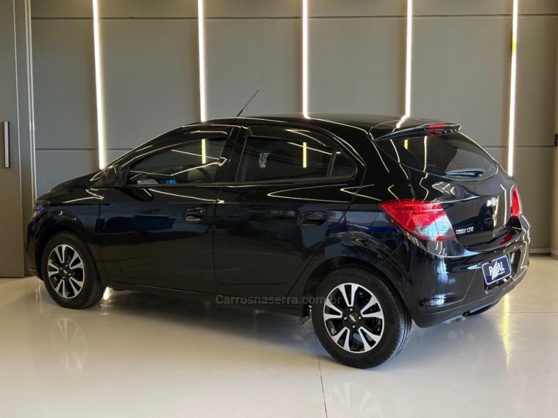 ONIX 1.4 MPFI LTZ 8V FLEX 4P MANUAL - 2015 - SAPIRANGA