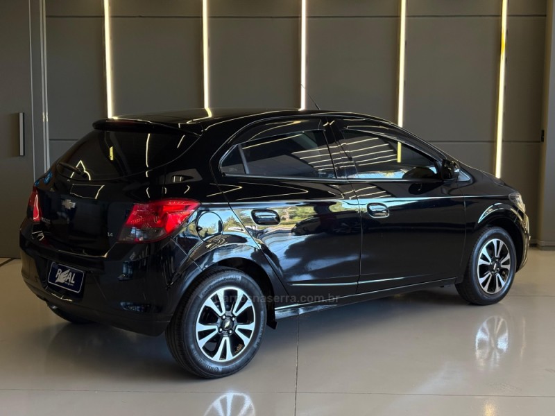 ONIX 1.4 MPFI LTZ 8V FLEX 4P MANUAL - 2015 - SAPIRANGA