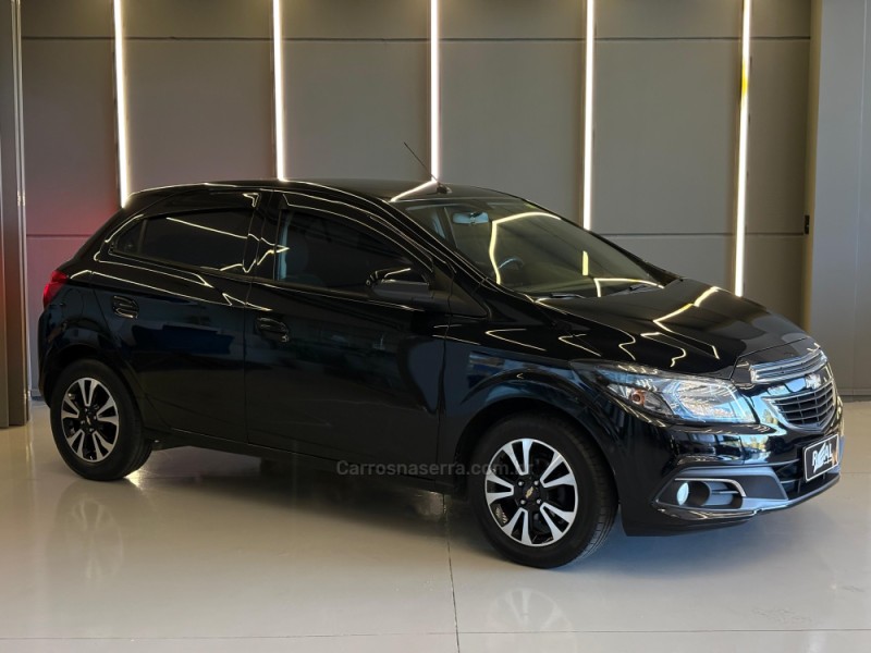 ONIX 1.4 MPFI LTZ 8V FLEX 4P MANUAL - 2015 - SAPIRANGA