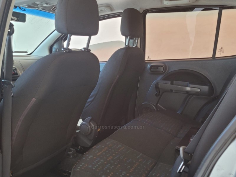 UNO 1.0 VIVACE 8V FLEX 4P MANUAL - 2013 - CANELA