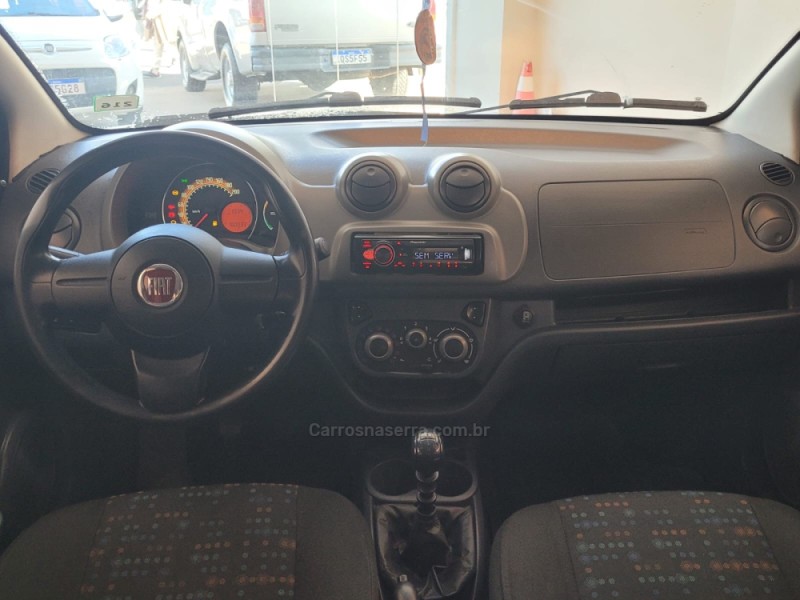 UNO 1.0 VIVACE 8V FLEX 4P MANUAL - 2013 - CANELA