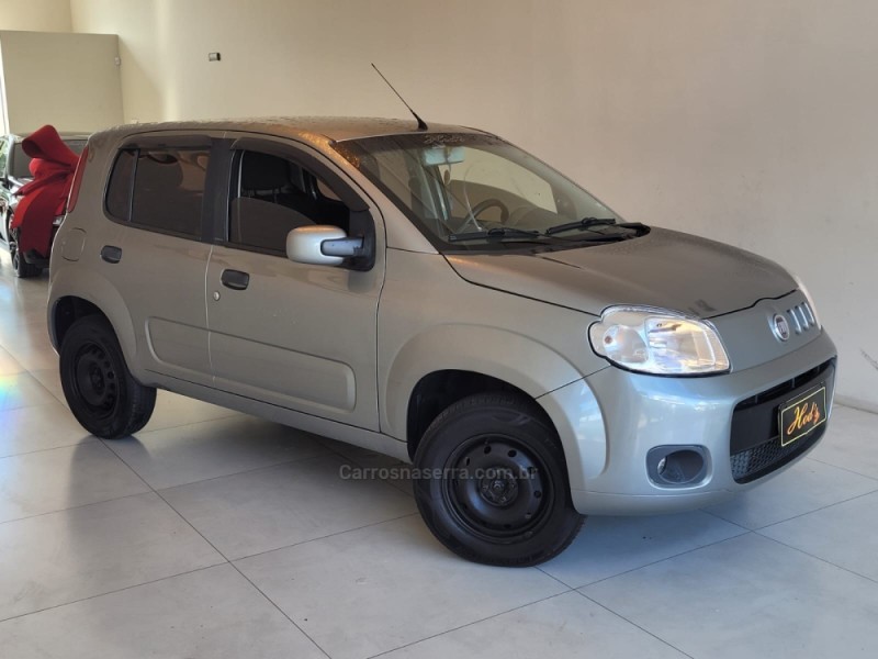 UNO 1.0 VIVACE 8V FLEX 4P MANUAL - 2013 - CANELA