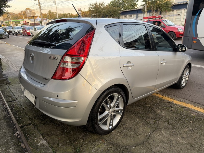 I30 2.0 MPI 16V GASOLINA 4P MANUAL - 2011 - GARIBALDI