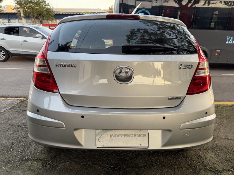 I30 2.0 MPI 16V GASOLINA 4P MANUAL - 2011 - GARIBALDI