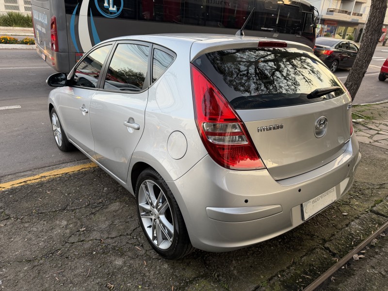 I30 2.0 MPI 16V GASOLINA 4P MANUAL - 2011 - GARIBALDI