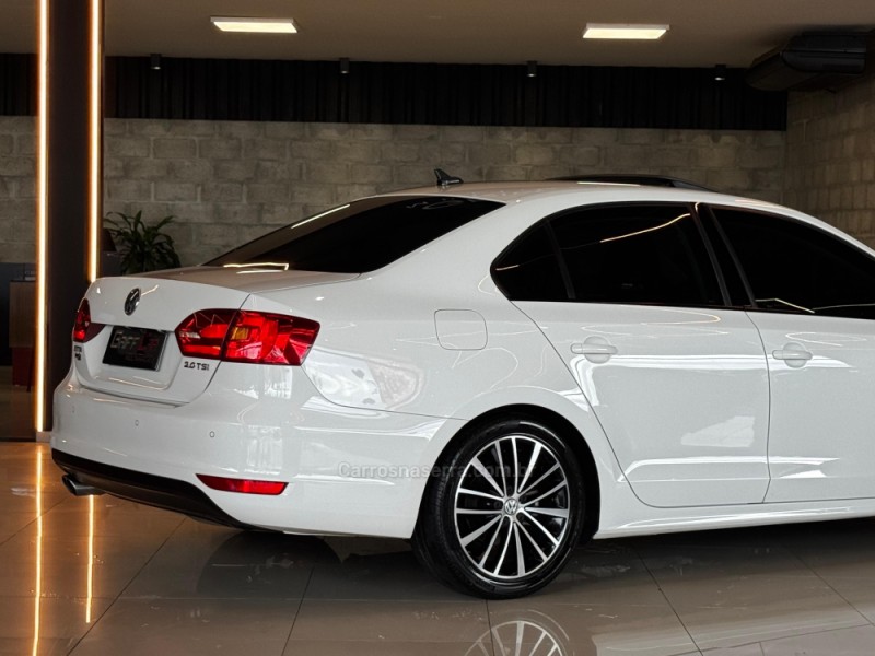 JETTA 2.0 TSI HIGHLINE 200CV GASOLINA 4P TIPTRONIC - 2013 - ACEGUá