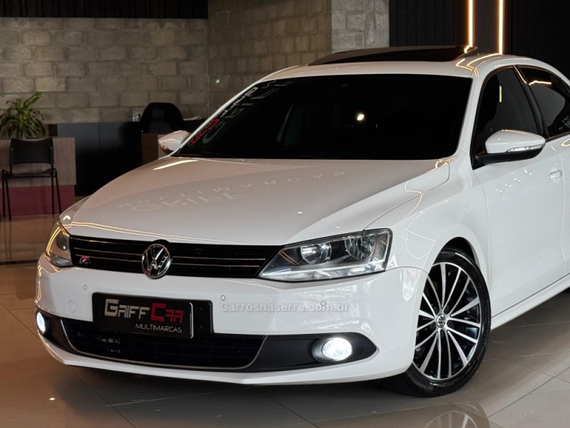 JETTA 2.0 TSI HIGHLINE 200CV GASOLINA 4P TIPTRONIC - 2013 - ACEGUá