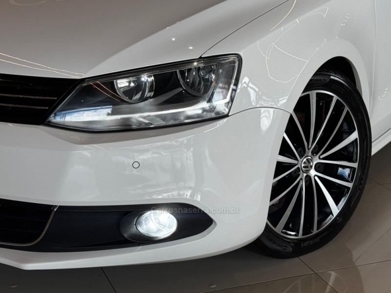 JETTA 2.0 TSI HIGHLINE 200CV GASOLINA 4P TIPTRONIC - 2013 - ACEGUá