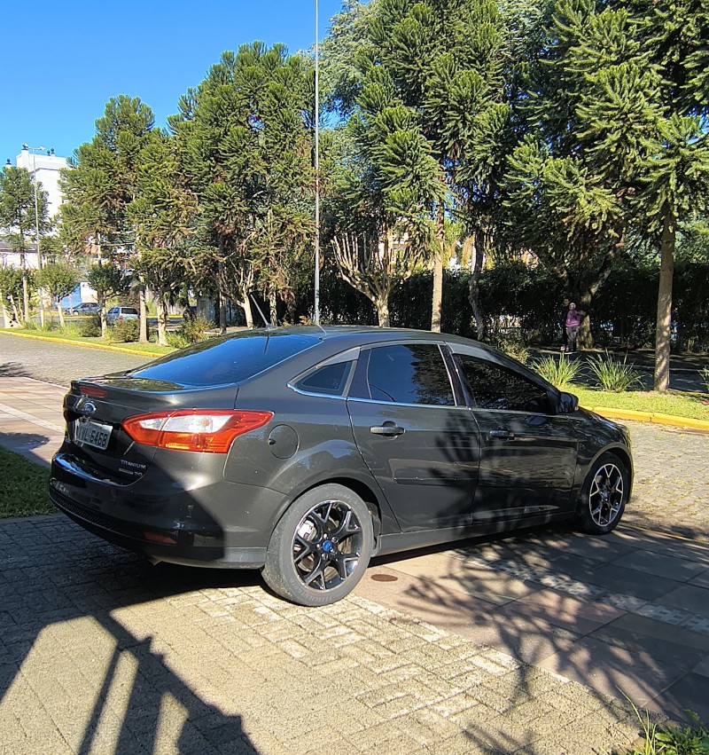 FOCUS 2.0 TITANIUM SEDAN 16V FLEX 4P AUTOMÁTICO - 2014 - FARROUPILHA