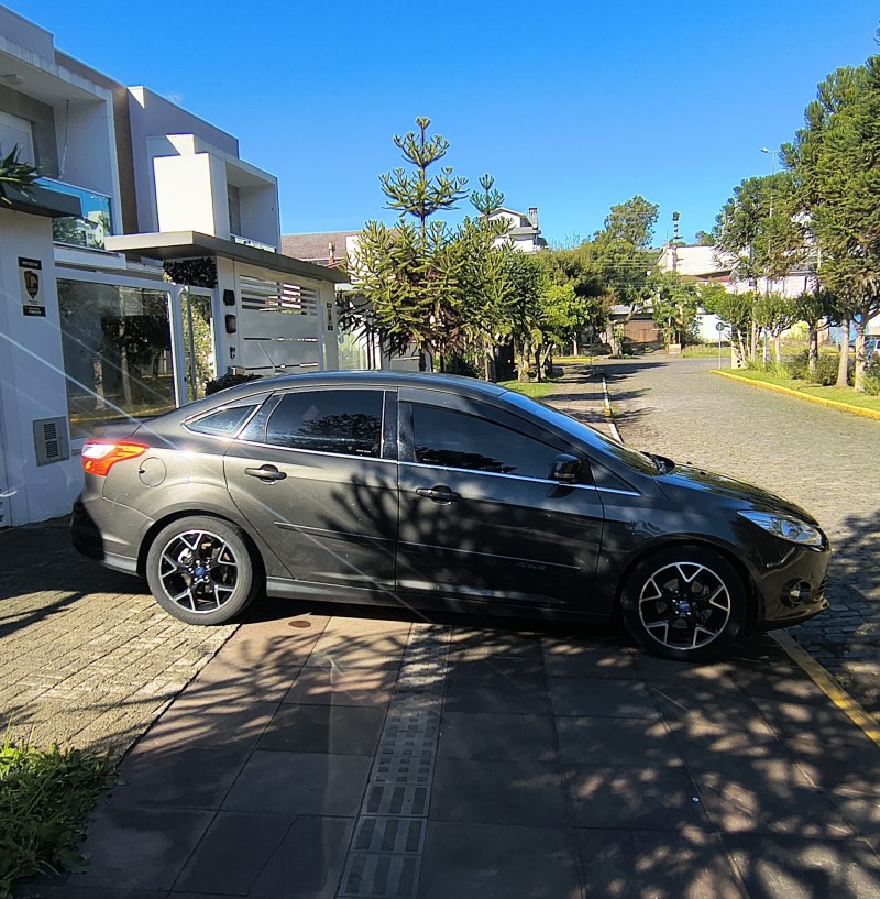 FOCUS 2.0 TITANIUM SEDAN 16V FLEX 4P AUTOMÁTICO - 2014 - FARROUPILHA