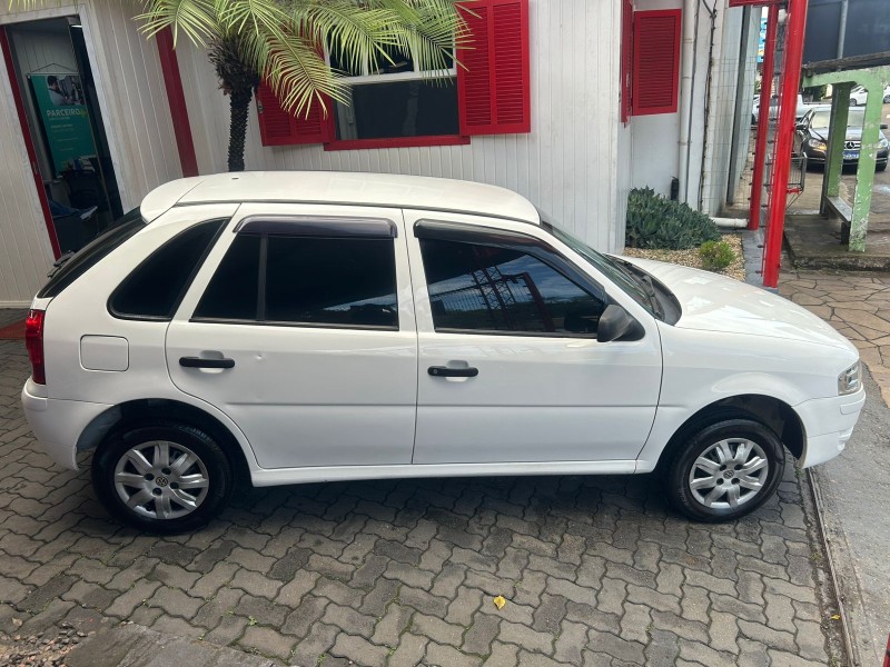 GOL 1.0 MI 8V FLEX 4P MANUAL G.IV - 2010 - TRêS COROAS