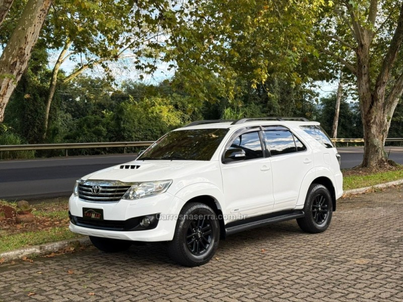 HILUX SW4 3.0 SRV 4X4 7 LUGARES 16V TURBO INTERCOOLER DIESEL 4P AUTOMÁTICO - 2015 - DOIS IRMãOS