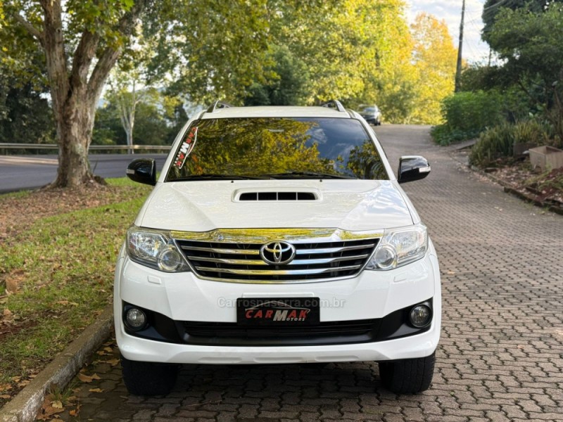 HILUX SW4 3.0 SRV 4X4 7 LUGARES 16V TURBO INTERCOOLER DIESEL 4P AUTOMÁTICO - 2015 - DOIS IRMãOS