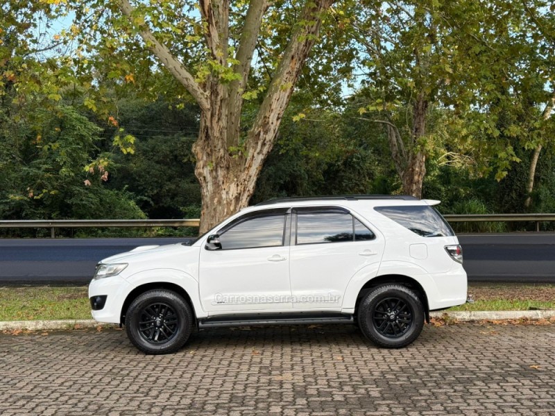 HILUX SW4 3.0 SRV 4X4 7 LUGARES 16V TURBO INTERCOOLER DIESEL 4P AUTOMÁTICO - 2015 - DOIS IRMãOS