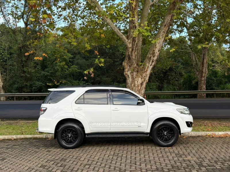 HILUX SW4 3.0 SRV 4X4 7 LUGARES 16V TURBO INTERCOOLER DIESEL 4P AUTOMÁTICO - 2015 - DOIS IRMãOS