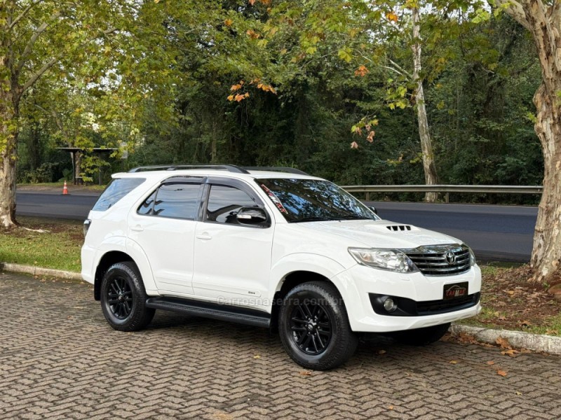HILUX SW4 3.0 SRV 4X4 7 LUGARES 16V TURBO INTERCOOLER DIESEL 4P AUTOMÁTICO - 2015 - DOIS IRMãOS